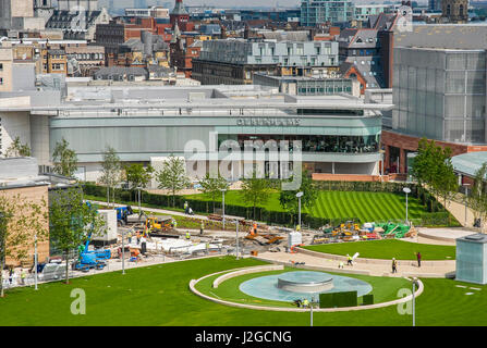 The new coplex of th Liverpool One development by Grosvenor Estates showing the Debenhams store and Chevasse Park. Stock Photo