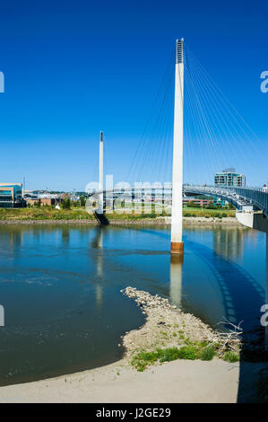 Bob Kerrey Pedestrian Bridge crossing the Missouri River from Nebraska to Iowa, Omaha, Nebraska, USA Stock Photo