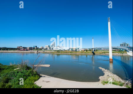 Bob Kerrey Pedestrian Bridge crossing the Missouri River from Nebraska to Iowa, Omaha, Nebraska, USA Stock Photo