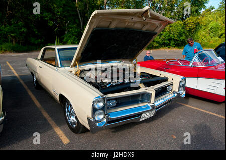 1949 pontiac convertible stock photo alamy 1949 pontiac convertible stock photo