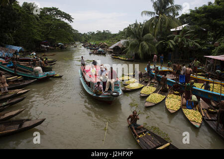 Farmers use small boats and sell guavas on the Vimruli floating market at Vimruli in Jhalakathi, Bangladesh. Stock Photo