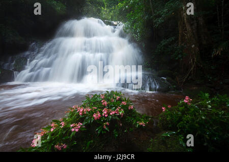Mhundaeng waterfall Phu Hin Rong Kla; National Park at Phitsanulok, Thailand Stock Photo