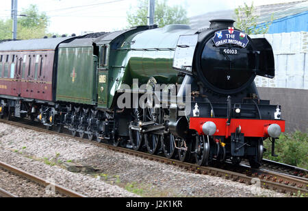 Bedfordshire, UK. 29th Apr, 2017. The legendary 'The Flying Scotsman' steam train pulls the 'The Great Britain X' round Britain Railtour (Day 1 of 9) through Bedfordshire heading north from London Kings Cross towards York. Saturday April 29th 2017 Credit: KEITH MAYHEW/Alamy Live News Stock Photo