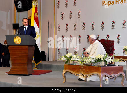 Cairo, Egypt. 28th Apr, 2017. Egyptian President Abdel Fattah al-Sisi delivers a speech during a meeting with Pope Francis in Cairo on April 28, 2017. Francis, who started a two-day visit, has said he hoped his trip would contribute to dialogue with Muslims and show support for Egypt's Coptic Christians Credit: Egyptian President Office/APA Images/ZUMA Wire/Alamy Live News Stock Photo