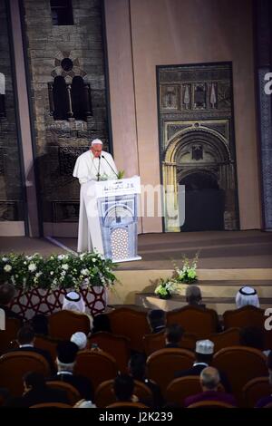 Cairo, Egypt. 28th Apr, 2017. Pope Francis delivers a speech during a visit to the prestigious Sunni institution Al-Azhar in the Egyptian capital Cairo on April 28, 2017. Pope Francis began a visit to Egypt to promote ''unity and fraternity'' among Muslims and the embattled Christian minority that has suffered a series of jihadist attacks Credit: Amr Sayed/APA Images/ZUMA Wire/Alamy Live News Stock Photo