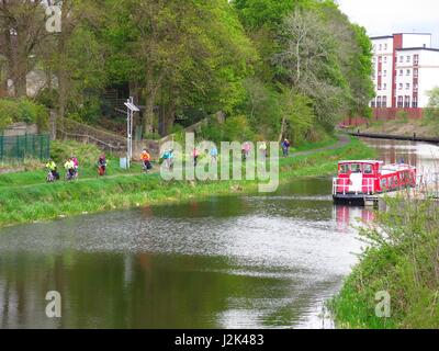 Kirkintilloch Scotland 29 April 2017. Calm and overcast on the Forth and Clyde Canal. Alan Oliver/Alamy Live News Stock Photo