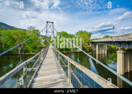 Swinging pedestrian bridge over the James River in Buchanan, Virginia. Stock Photo