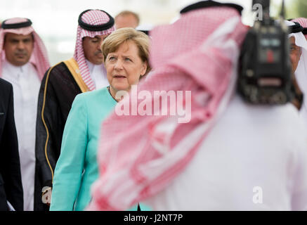 Jeddah, Saudi Arabia. 30th Apr, 2017. German Chancellor Angela Merkel (CDU) is received at the royal terminal of the airport in Jeddah, Saudi Arabia, 30 April 2017. Photo: Kay Nietfeld/dpa/Alamy Live News Stock Photo
