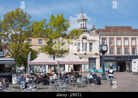 Outdoor cafe, Market Place, Hitchin, Hertfordshire, England, United Kingdom Stock Photo