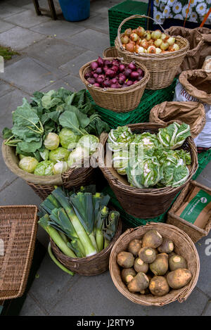 Vegetables on display at the Saturday Farmer's Market in Castle terrace, Edinburgh, Scotland, UK. Stock Photo