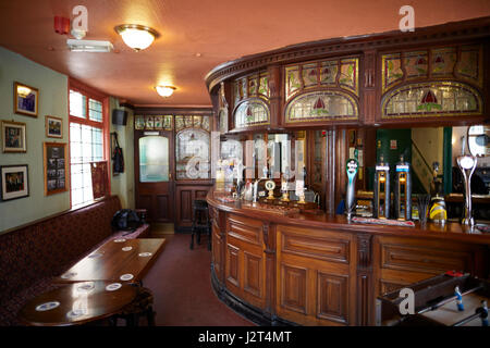 Landmark Manchester green tiled clad Victorian pub Peveril of the Peak interior Stock Photo