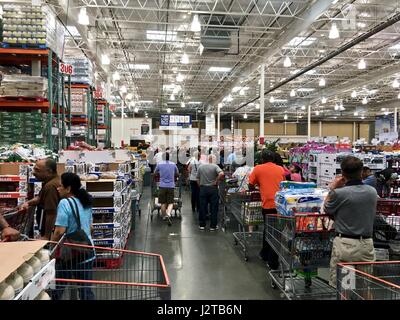 Elkridge, Maryland. 30th Apr, 2017. Costco Wholesale showing a large influx of shoppers, creating a checkout line that stretches halfway back though the store. Credit: Jeramey Lende/Alamy Live News Stock Photo