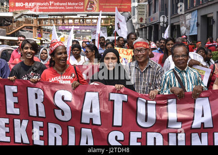 Kuala Lumpur, Malaysia. 1st May, 2017. Hundreds of people gather for Labour Day demonstrations on May 1st 2017, at Kuala Lumpur, Malaysia. Credit: Chris Jung/ZUMA Wire/Alamy Live News Stock Photo