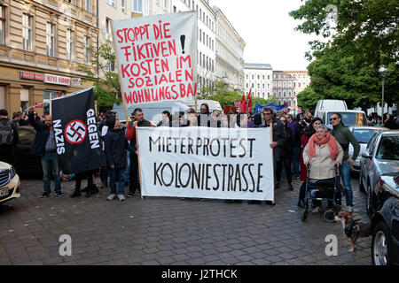 Berlin, Germany. 30th Apr, 2017. Simon Becker/Le Pictorium - Anti-capitalistic protest 'Organize!' - 30/04/2017 - Germany/Berlin/Berlin - On the eve of May Day, leftist groups and sympathisers protest against capitalism, racism and rent policies in the Wedding district of Berlin Stock Photo