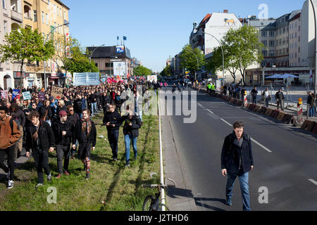 Berlin, Germany. 30th Apr, 2017. Simon Becker/Le Pictorium - Anti-capitalistic protest 'Organize!' - 30/04/2017 - Germany/Berlin/Berlin - On the eve of May Day, leftist groups and sympathisers protest against capitalism, racism and rent policies in the Wedding district of Berlin Stock Photo