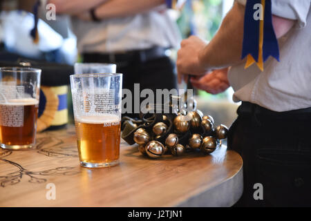 Hammersmith, London, UK. 1st May 2017. The Hammersmith Morris Men and Hammersmith Jack (in the Green). Credit: Matthew Chattle/Alamy Live News Stock Photo
