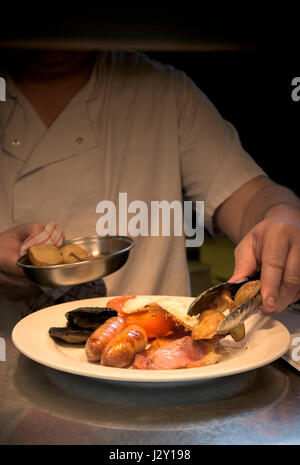 Restaurant Chef Food preparation Full English Breakfast Fry up Cooked breakfast Kitchen Grilled Fried Unhealthy British Morning meal Food Stock Photo