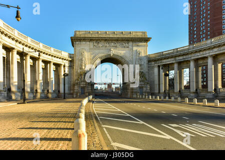 Manhattan Bridge Arch and Colonnade Entrance in New York, USA Stock Photo