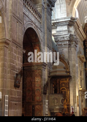 Arkade der Dolorosa-Kapelle in der Igelsia de San Isidoro Stock Photo