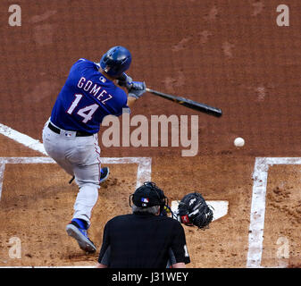 Carlos Gomez homers in first at-bat with Rangers