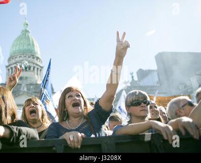 Buenos Aires, Argentina. 1st May, 2017. People take part in a demonstration to commemorate the International Workers' Day in front of the National Congress in Buenos Aires, Argentina, on May 1, 2017. Credit: Martin Zabala/Xinhua/Alamy Live News Stock Photo