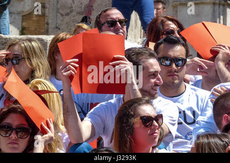 Rome, May 9, 2014 - Flash mob I love EU . Minister Stefania Giannini on the steps of Piazza di Spagna with dozens of kids to celebrate Europe Stock Photo