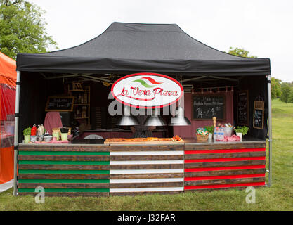 MAPLEDURHAM, UK - MAY 1, 2017: La Vera Pizza stall at the Mapledurham food festival, Bank Holiday Monday Stock Photo