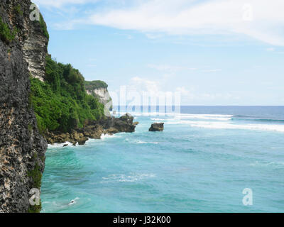 Pura Luhur Uluwatu, Aerial Shot travelling from high cliff towards the sea Stock Photo