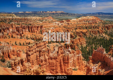 Rock formations at the Bryce Amphitheater viewed from Sunset Point ...