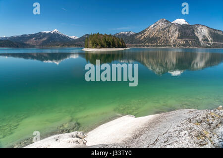 Walchensee mit der Insel Sassau,  Kochel am See, Bayern, Deutschland  |   Lake Walchen and Sassau island, Kochel am See, Bavaria, Germany Stock Photo