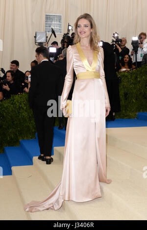 Natalia Vodianova attending The Metropolitan Museum of Art Costume Institute Benefit Gala 2017, in New York, USA. PRESS ASSOCIATION Photo. Picture date: Monday 1st May, 2017. See PA Story SHOWBIZ Gala. Photo credit should read: Aurore Marechal/PA Wire Stock Photo