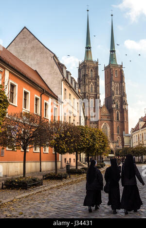 23rd October 2016: Three nuns walk down the road towards Wroclaw Cathedral, Poland. Stock Photo