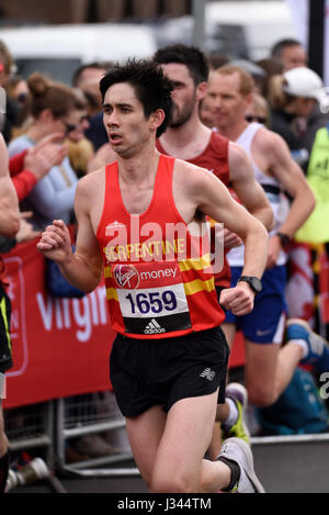 Tony Payne from New Zealand running in the 2017 London Marathon near Tower Bridge Stock Photo