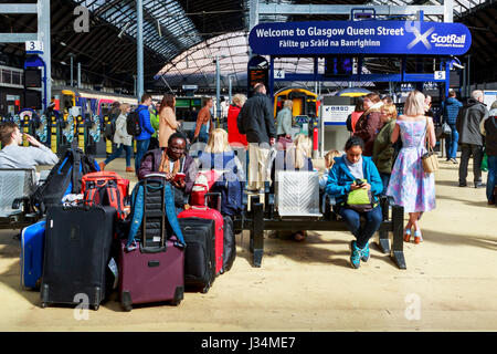 Passengers waiting at Queen Street railway station, Glasgow, Scotland, UK Stock Photo