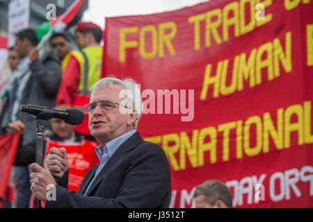John Mcdonnell speaks - The May Day March from Clerkenwell Green ending with a rally in Trafalgar Square - against cuts and anti 'Trade Union laws. It was supported by several trade unions including UNITE, PCS, ASLEF, RMT, TSSA, NUT, FBU, GMB and UNISON as well as the Peoples Assembly, Pensioners’ organisations and organisations representing migrant workers & communities. Stock Photo