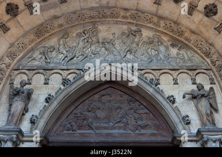 Stoning of Saint Stephen (1813) depicted in the tympanum of the main portal of the Dijon Cathedral (Cathedrale Saint-Benigne de Dijon) in Dijon, Burgundy, France. Christ driving the moneychangers and the merchants from the temple is depicted in the wooden relief below. Stock Photo