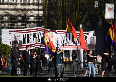8th Apr, 2017. People waving republican and communist flags during a demonstration in Madrid, Spain, demanding a Spanish Republic Stock Photo