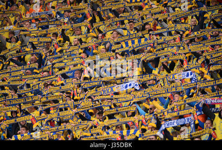 Warsaw, Poland. 2nd May, 2017. Final Polish Cup 2017: Match Arka Gdynia - Lech Poznan 2:1 --- fans Arka Gdynia Credit: LenorKi/Alamy Live News Stock Photo