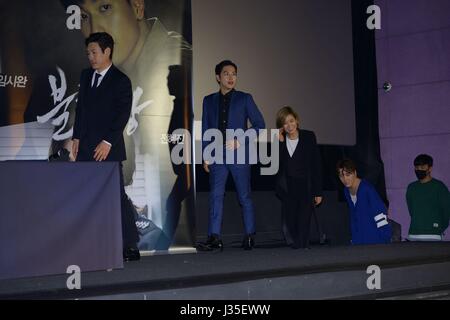 Seoul, Korea. 02nd May, 2017. Kyung gu Sol, Shi Shi Ren, Hye-jin Jeon, Hae-won Kim attend the premiere of the cross in Seoul, Korea on 02th May, 2017.(China and Korea Rights Out) Credit: TopPhoto/Alamy Live News Stock Photo