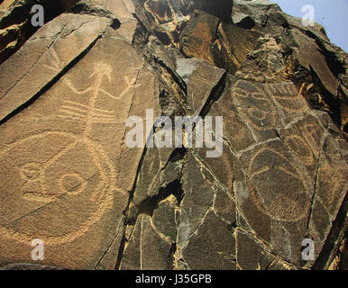 Inner Mongolia, China. 3rd May, 2017. Mysterious rock paintings can be seen in north China's Inner Mongolia Autonomous Region, reflecting history and daily life of people living in Inner Mongolia. Credit: SIPA Asia/ZUMA Wire/Alamy Live News Stock Photo