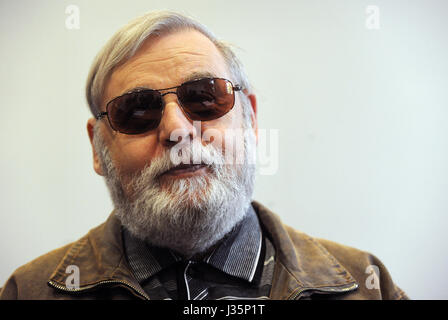 (FILE) - An archive picture, dated 06 March 2011, shows painter and sculptor A.R. Penck, a.k.a Ralf Winkler, showing up as a witness at the Dusseldorf Higher Regional Court. The Michael Werner Gallery informed dpa on Wednesday in Paris that 77-year old Penck died on Tuesday, 02 May 2017 in Zurich after a long battle with illness. Photo: Victoria Bonn-Meuser/dpa Stock Photo