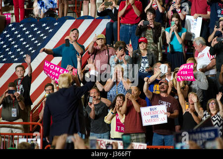 US President Donald Trump greats supporters after speaking to an estimated seven thousands at campaign rally with Vice-President Mike Pence, in Harris Stock Photo