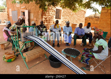 BURKINA FASO Kaya, diocese bank gives micro loan for income generation, women group with weaving loom and Soumbala spice production Stock Photo