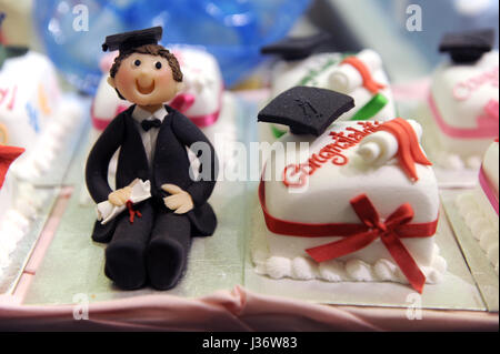 Graduation Cake Ideas for Every Type of Graduate: From Pre-K to College -  Find Your Cake Inspiration
