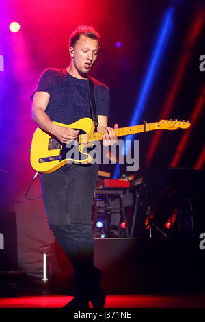 Giessen, Germany. 25th August, 2016. Joris, German singer-songwriter, real name Joris Ramon Buchholz, opening concert at Gießener Kultursommer 2016, Klosterruine Schiffenberg/Giessen/Germany --- Fotocredit: Christian Lademann Stock Photo