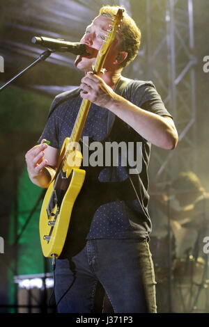 Giessen, Germany. 25th August, 2016. Joris, German singer-songwriter, real name Joris Ramon Buchholz, opening concert at Gießener Kultursommer 2016, Klosterruine Schiffenberg/Giessen/Germany --- Fotocredit: Christian Lademann Stock Photo