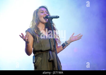 Giessen, Germany. 25th August, 2016. Namika, Maroccan-German Pop- and Hip-Hop-singer from Frankfurt/Main, Germany, real name Hanan Hamdi, at opening concert of Gießener Kultursommer 2016, Klosterruine Schiffenberg/Giessen/Germany --- Fotocredit: Christian Lademann Stock Photo