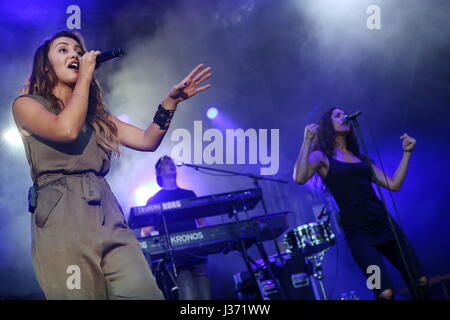 Giessen, Germany. 25th August, 2016. Namika, Maroccan-German Pop- and Hip-Hop-singer from Frankfurt/Main, Germany, real name Hanan Hamdi, at opening concert of Gießener Kultursommer 2016, Klosterruine Schiffenberg/Giessen/Germany --- Fotocredit: Christian Lademann Stock Photo