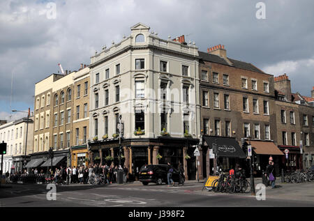 A view of people outside the Ten Bells pub on Commercial Street in  Spitalfields East London E1 UK  KATHY DEWITT Stock Photo