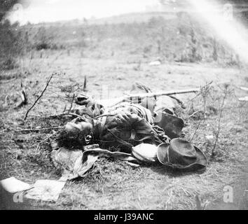 Dead Confederate soldier   Ewell's attack, May 19, 1864, near Spotsylvania Court House Stock Photo